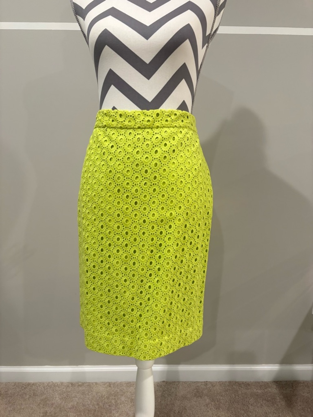 J.Crew No 2 chartreuse eyelit pencil skirt NWt 8 - Picture 5 of 9
